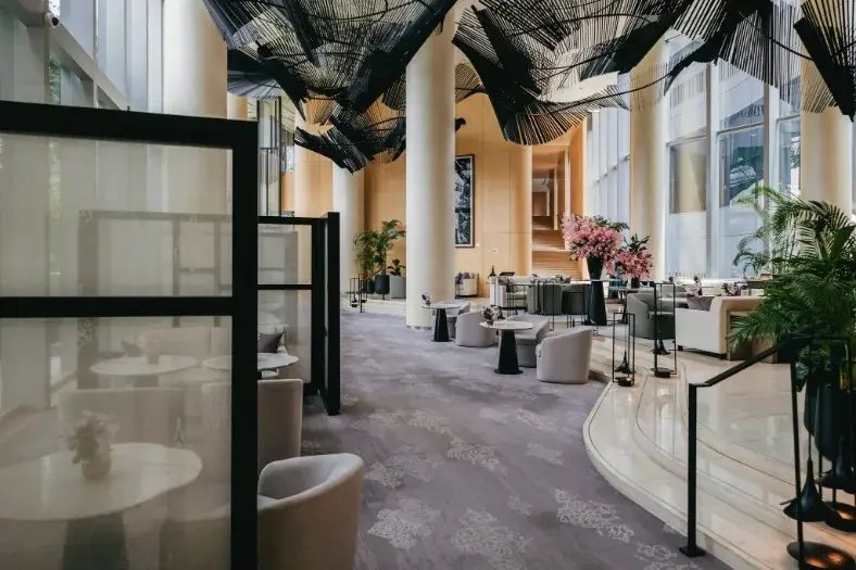 โถงทางเข้าที่ประณีตของ Park Hyatt Bangkok